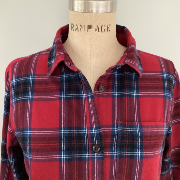 Old Navy The Classic Plaid Shirt Size Medium - Picture 8 of 8